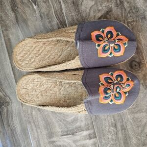 Embroidered Tan and Gray Women's Shoes
